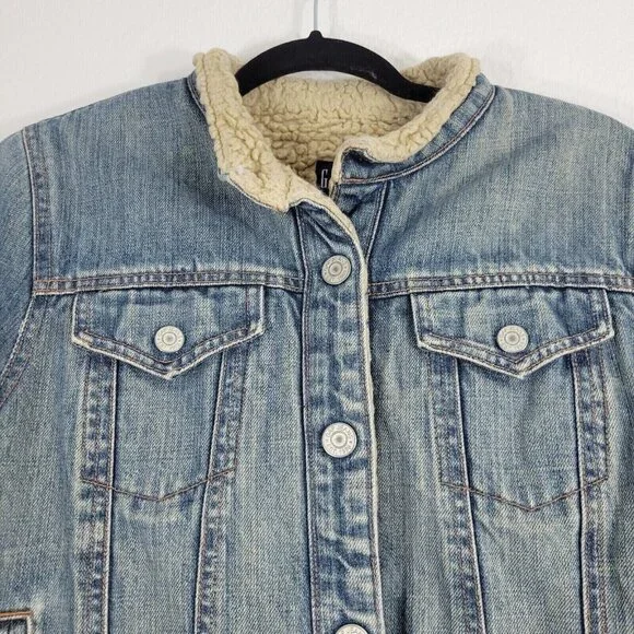 GAP Denim Trucker Jacket Women Medium Sherpa Lined Snap Button Pockets Blue - Picture 2 of 12